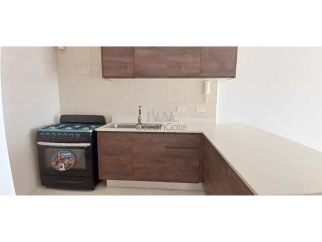 Master bedroom with split AC, ceramic floors and large window in PH Vichy Village Panama City