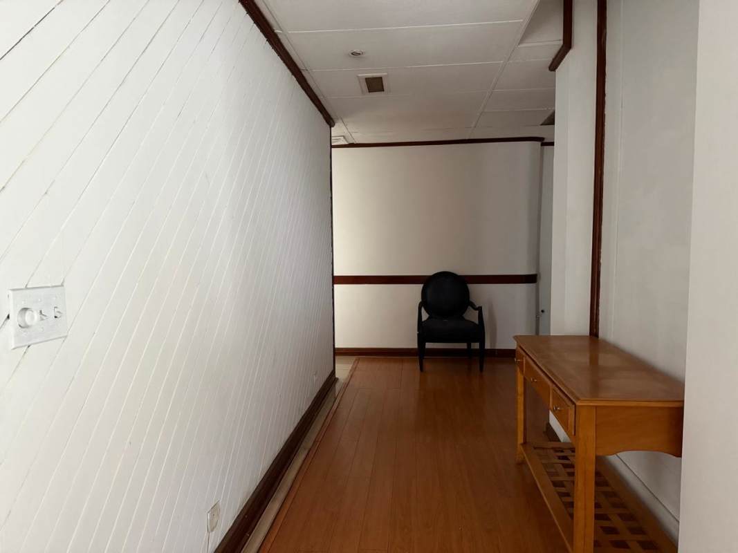 Equipped dental office chair, cabinetry and sink commercial space PH Santa Fe Panama City