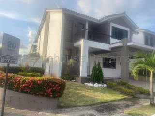 House for Sale in San Antonio - 3 bedrooms