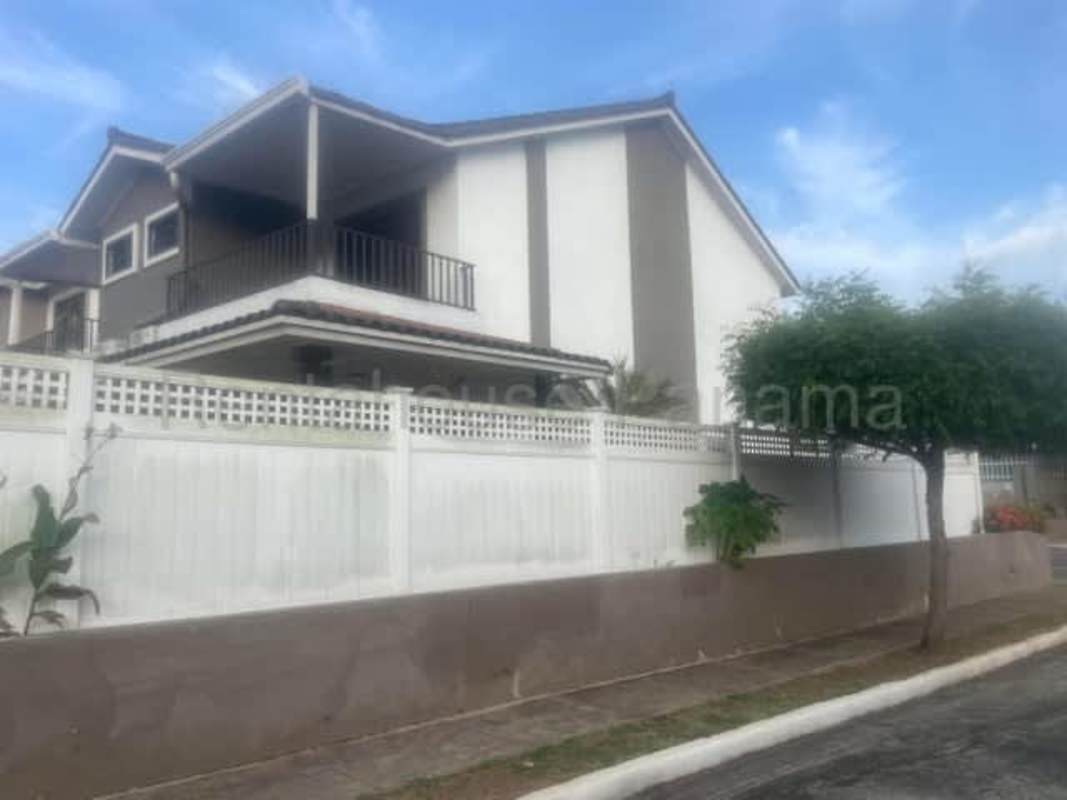 Large living room with tray ceiling, chandelier, large windows at PH Olympus II Panama