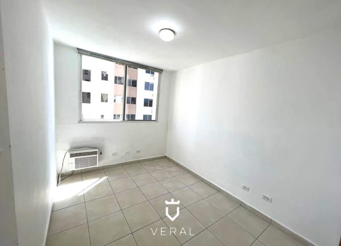 Rooftop swimming pool and sun deck area at PH Mar del Sur San Francisco with city skyline view