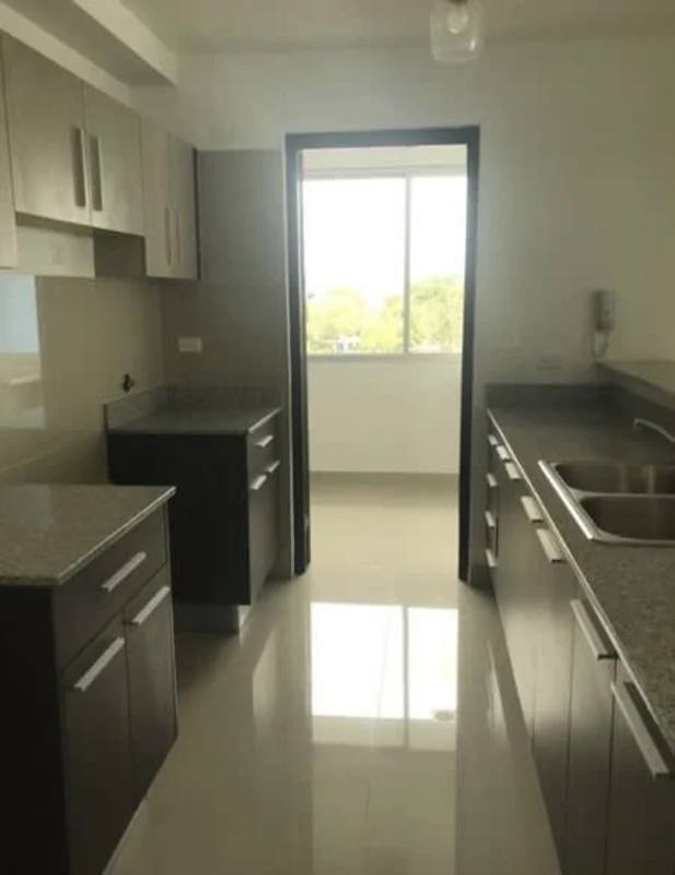 Master bedroom with city views PH Leaf Tower El Carmen Panama