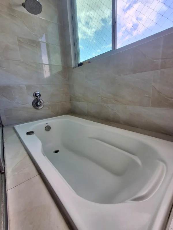 Contemporary bathroom with walk-in shower PH Leaf Tower Panama City