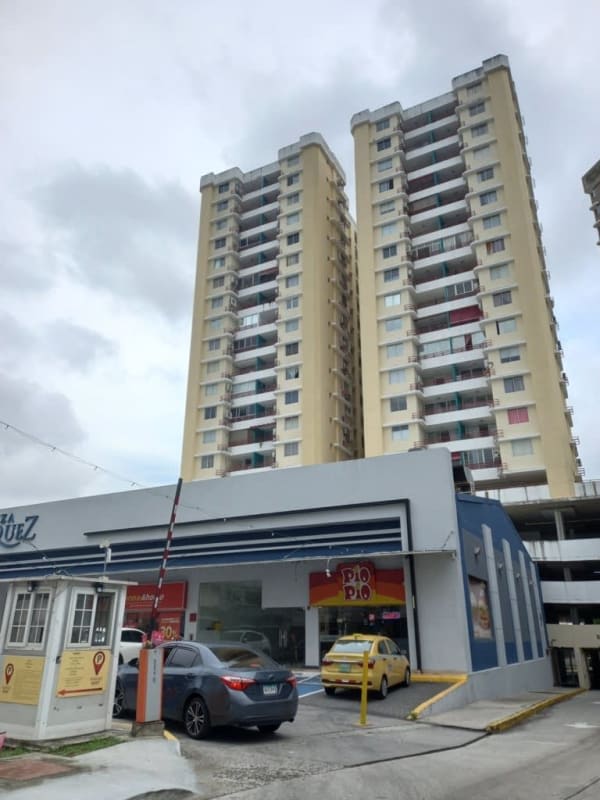 Spacious 2BR Apartment with Balcony PH El Marquez