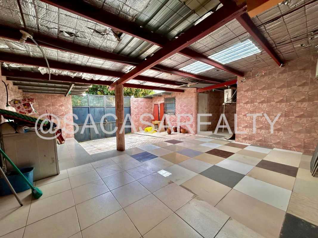 Covered terrace overlooking private backyard at Casa Las Cumbrecitas Villa Zaita