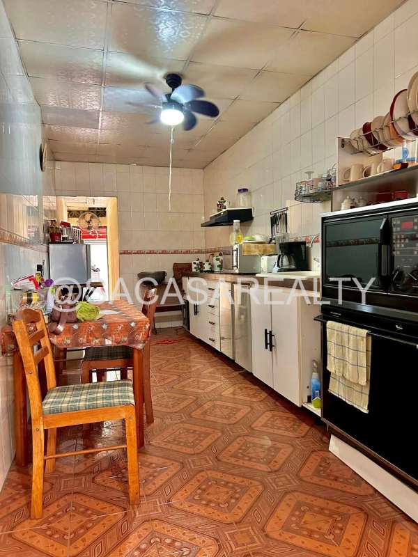 Traditional kitchen with tile wall in Las Cumbrecitas Villa Zaita house for sale