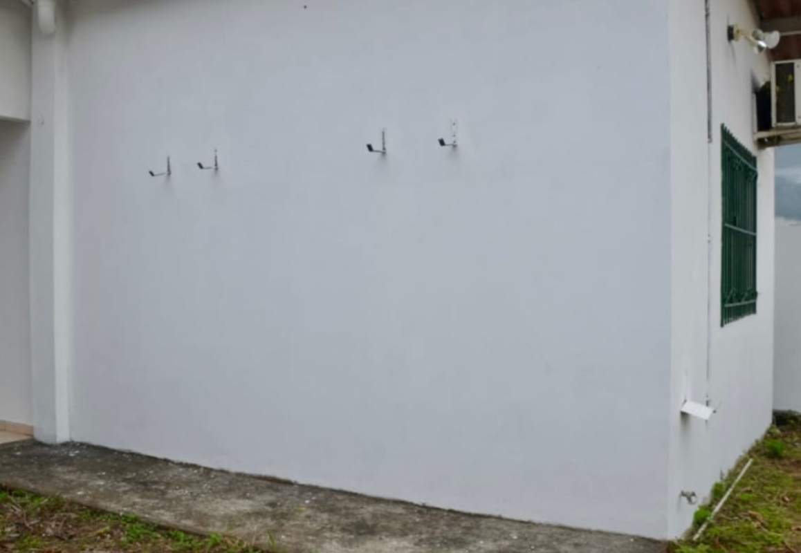 Bathroom with beige tiles, walk-in shower, bidet, mirror in house for sale Villa Bella Panama