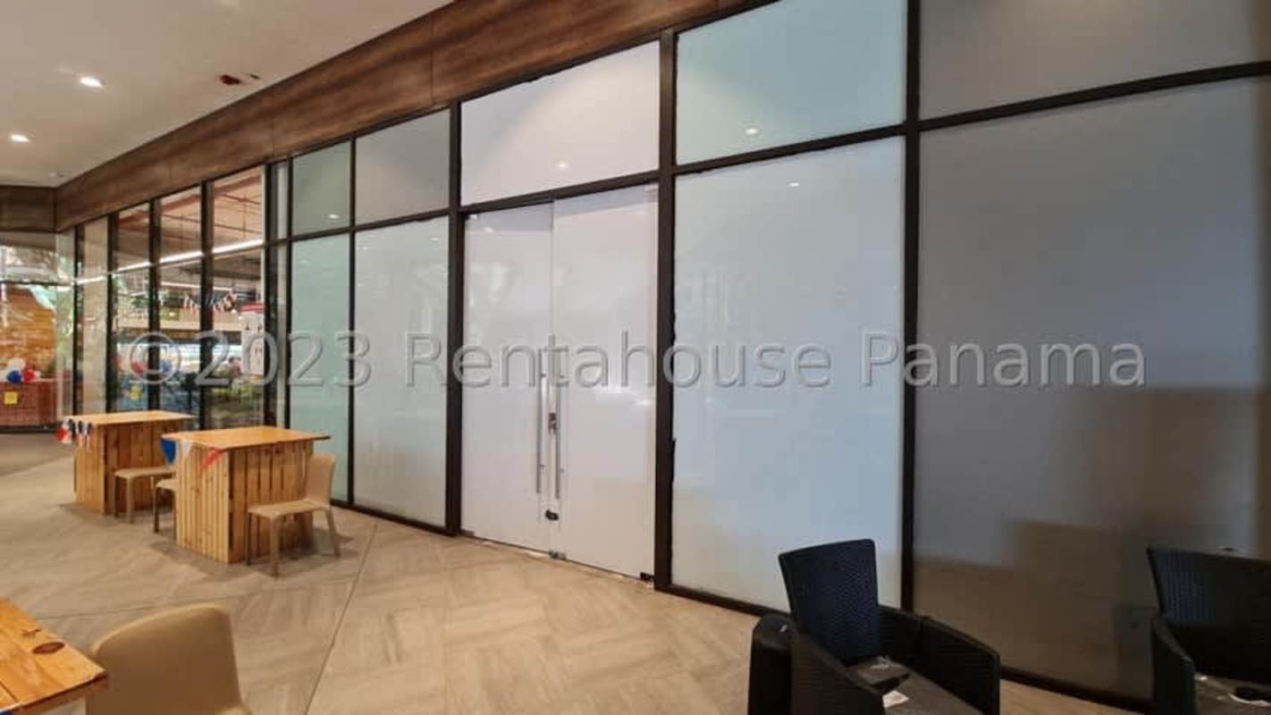 Retail space glass display window at Santa María Plaza Chanis Panama