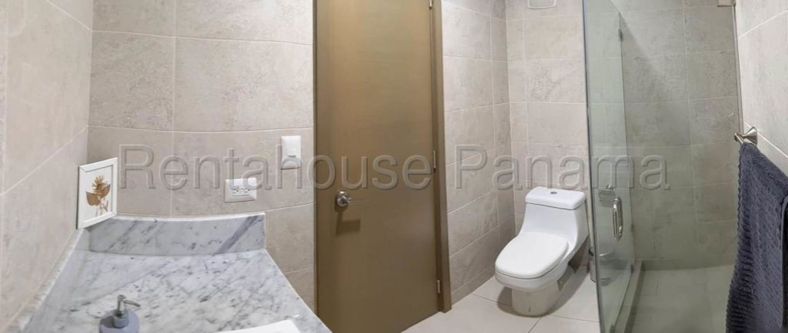 Contemporary bathroom marble counter and shower Park City Obarrio Panama