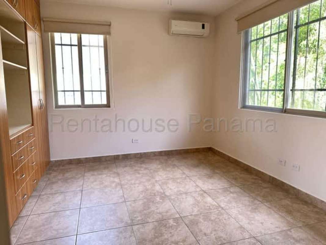 Spacious living room with ceramic floors, windows and natural light at Embassy Gardens Clayton Panama