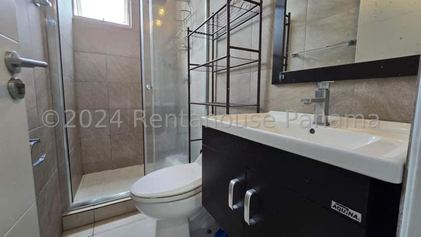 Roof terrace with swimming pool and skyline views PH Carrasquilla Panama