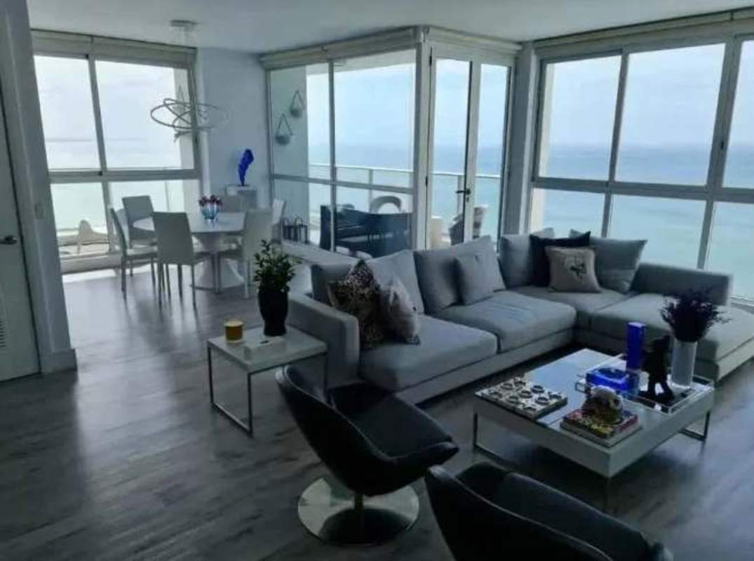 Luxury lobby entrance with concierge at PH Oceanaire Punta Pacifica Panama