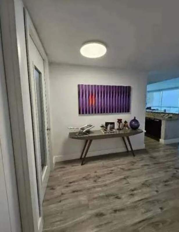 Oceanfront infinity pool and jacuzzi at luxury condo PH Oceanaire Punta Pacifica Panama