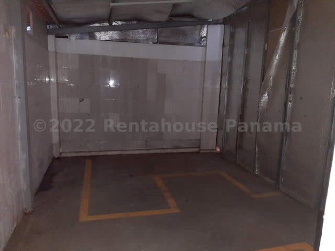 Ample parking and loading bays outside commercial warehouse Tocumen Panama