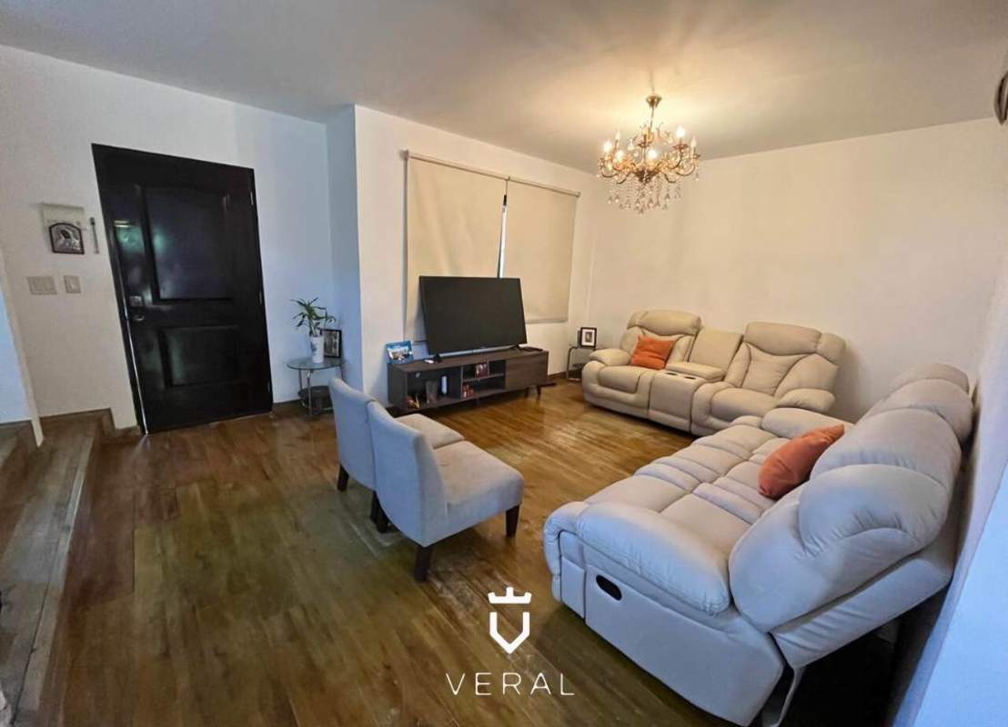 Furnished bedroom with built-in wardrobe in duplex for rent Versalles Costa Sur Panama