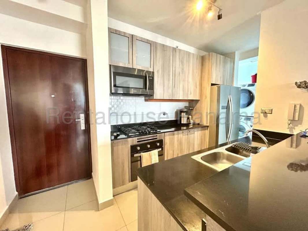 Furnished master bedroom with air conditioning and built-in closet in Canvas Tower Parque Lefevre Panama