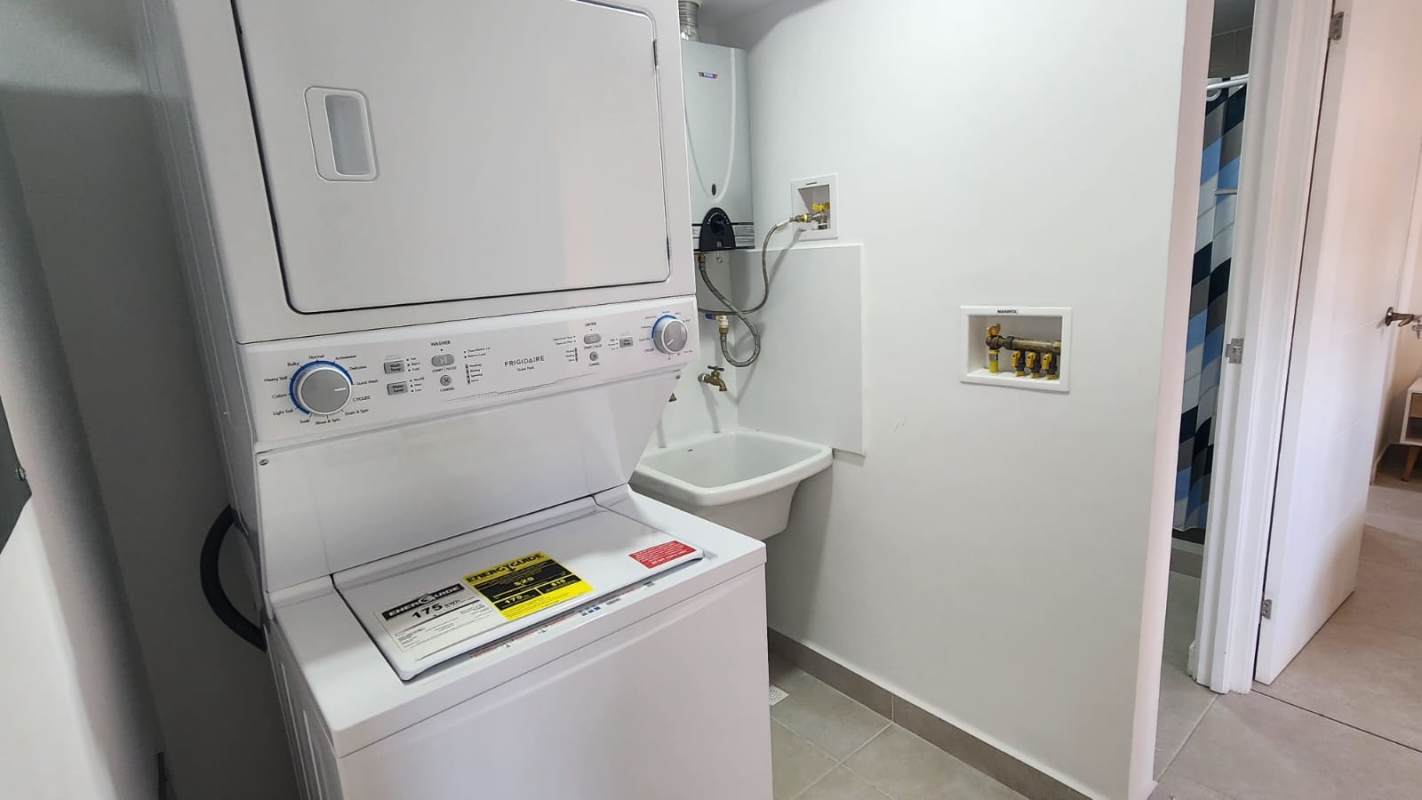 Guest bedroom with closet and air conditioning in PH Panamá Viejo Residences Panama