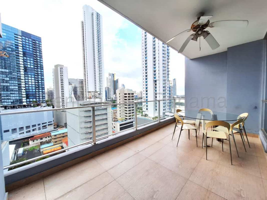 Private balcony in PH Vista Balboa with city and sea views in Bella Vista Panama City
