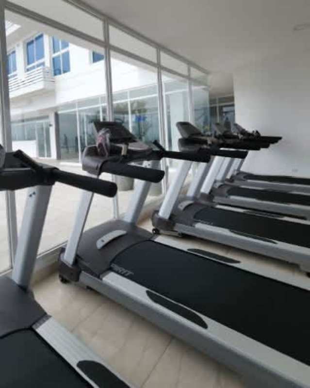 Infinity rooftop pool overlooking Pacific Ocean and city skyline in PH The Sands Panama