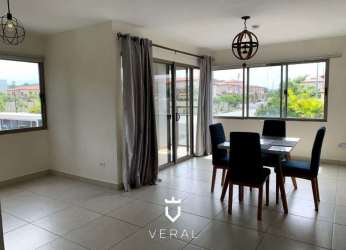 Modern kitchen with granite countertops and appliances PH Midrise Panama Pacifico