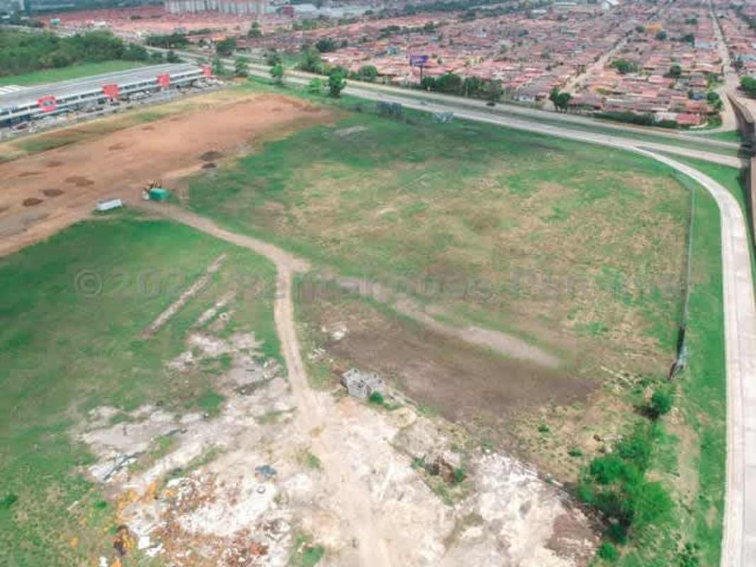 Large flat grassy industrial plot in Zona Franca Tocumen Panama
