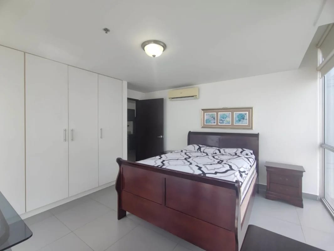 Bright bedroom with AC, closet and city view PH Bella Vista Tower Panama