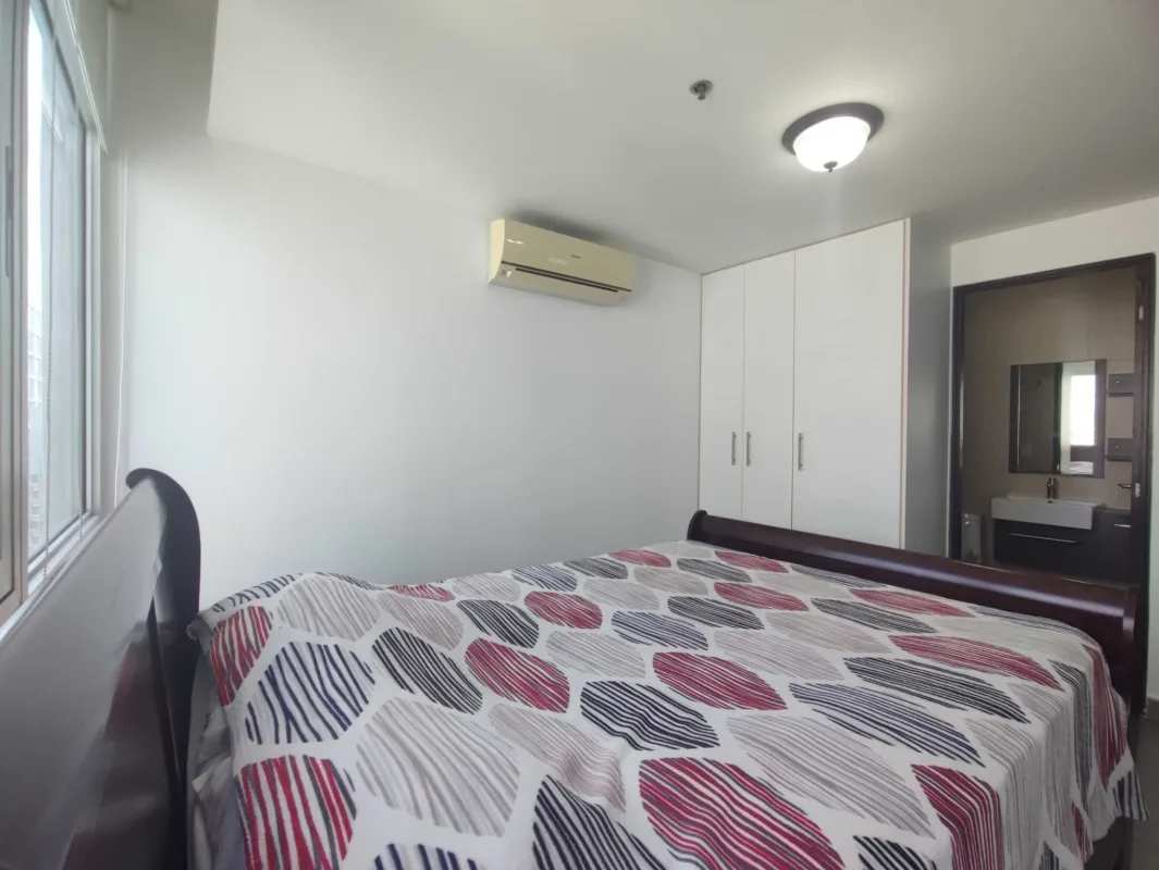 Guest bedroom with window, split AC, closet PH Bella Vista Tower Panama