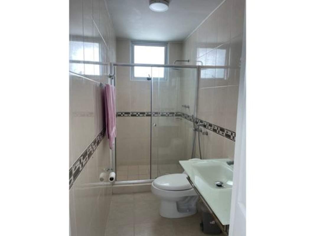 Granite countertop kitchen with appliances and breakfast bar PH Clayton Park 1 Clayton Panama