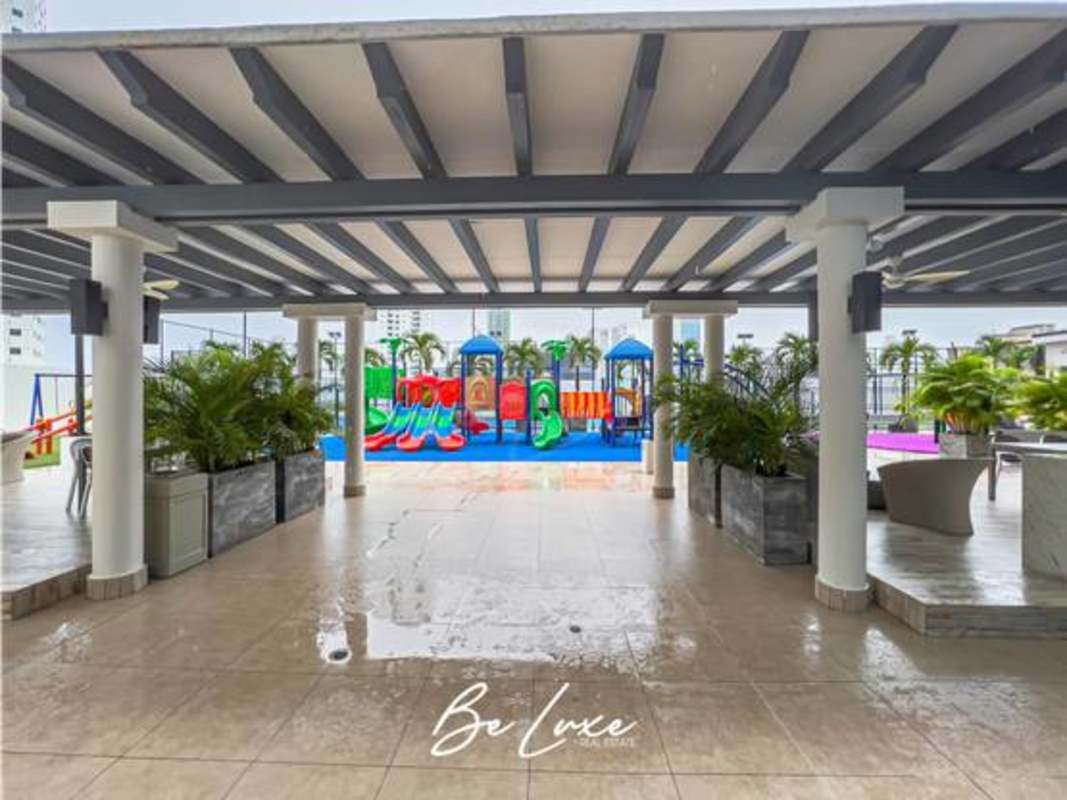 Infinity pools with jacuzzi rooftop oceanfront view PH Ten Tower Panama