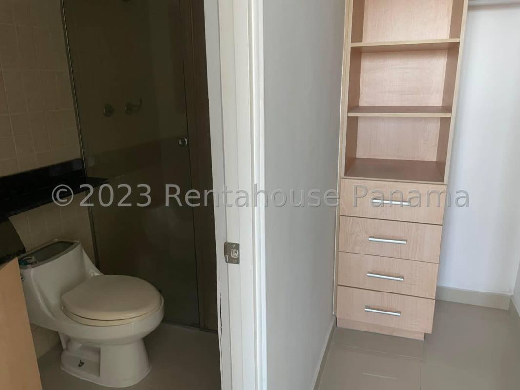 Spacious master suite with walk-in closet, balcony access and ocean view PH Sevilla Panama