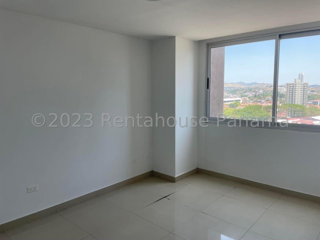 Secondary bedroom with AC and ensuite bath in PH Sevilla Costa del Este Panama