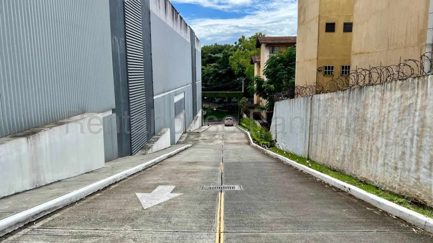 High-rise condominium tower PH Torres de Montserrat with balconies and secured access Panama