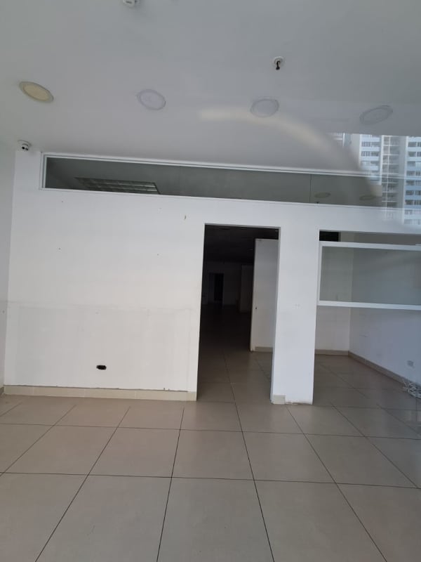 Large open commercial space with partitions and reception area in Liberty Plaza 12 de Octubre