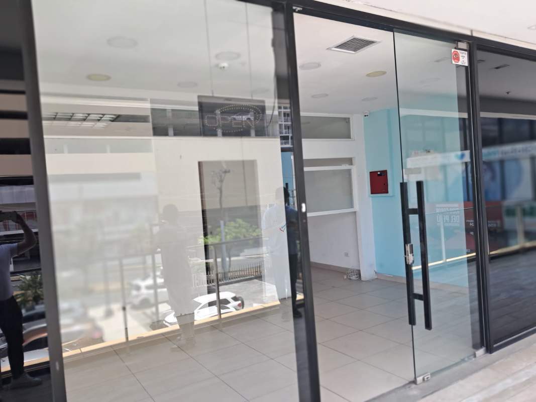Commercial storefront with glass door and signage space at Liberty Plaza Panama City