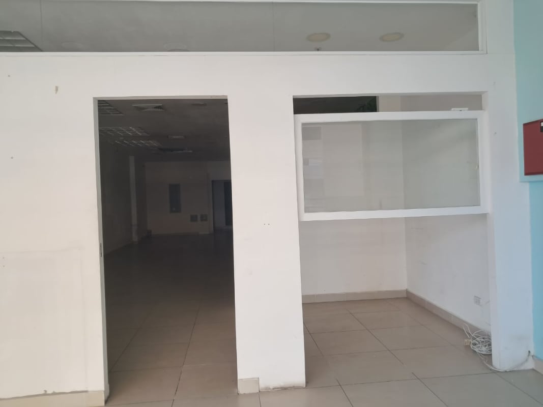 Interior office space with mini reception or cashier window in Liberty Plaza Panama