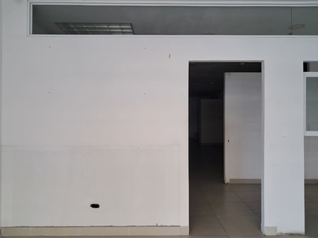 Retail/Office Space for Rent at Liberty Plaza 12 de Octubre