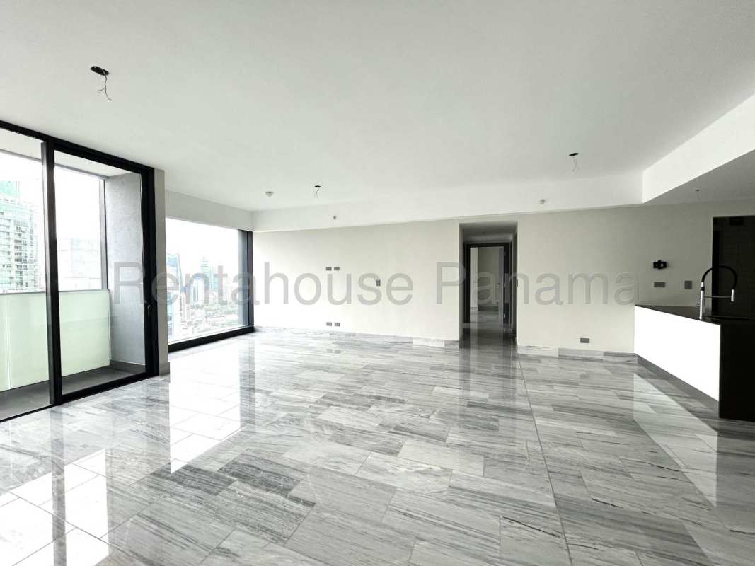 Luxurious rooftop infinity pool overlooking ocean and skyline in PH Nuovo by Armani Bella Vista Panama