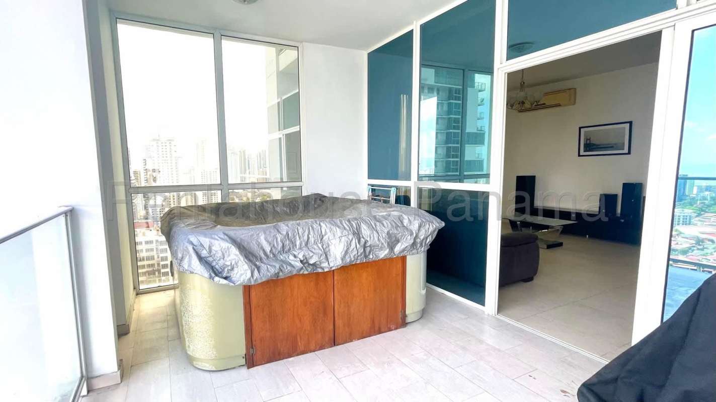 Modern lobby with concierge service at PH Bellagio Tower San Francisco Panama