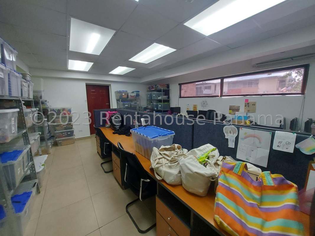 Reception lobby with tile floors and glass door in commercial building Parque Lefevre Panama
