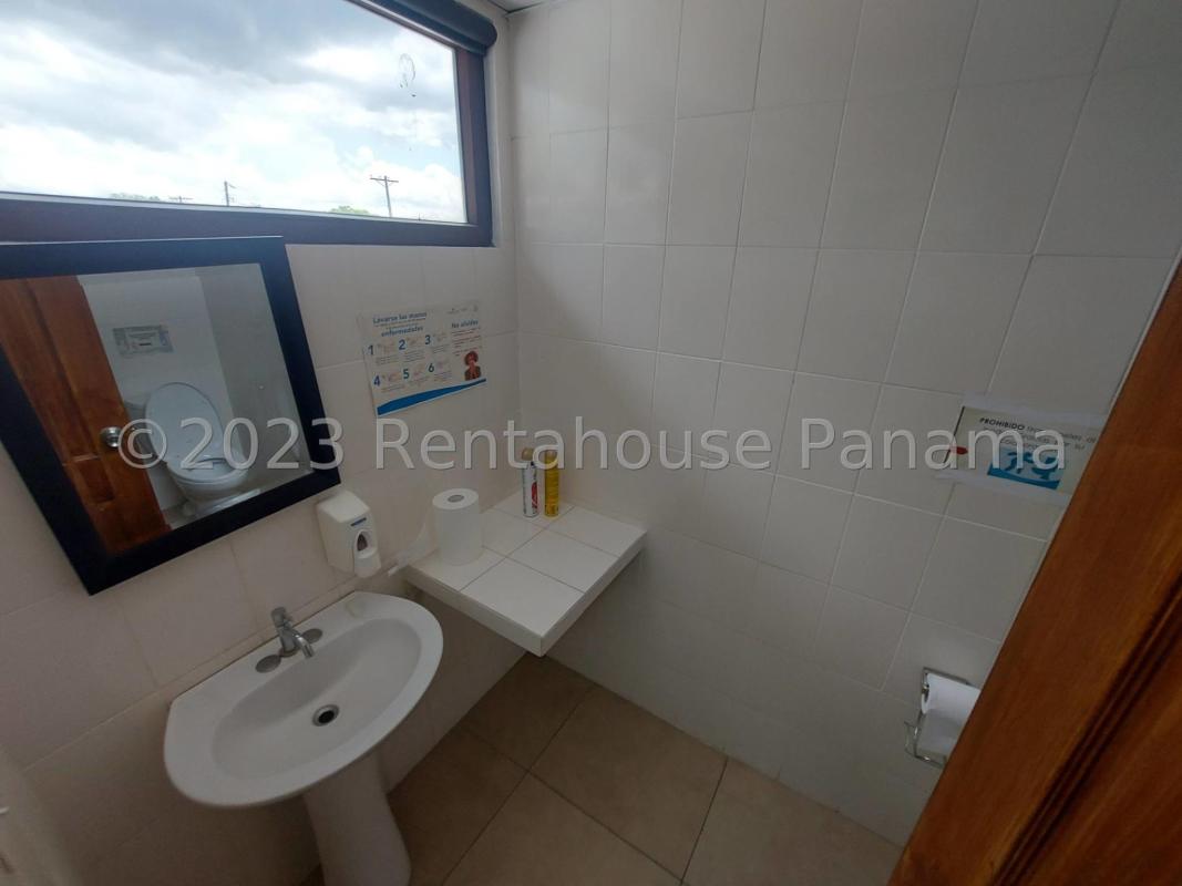 Commercial conference room with chairs, table, air conditioning unit Panama