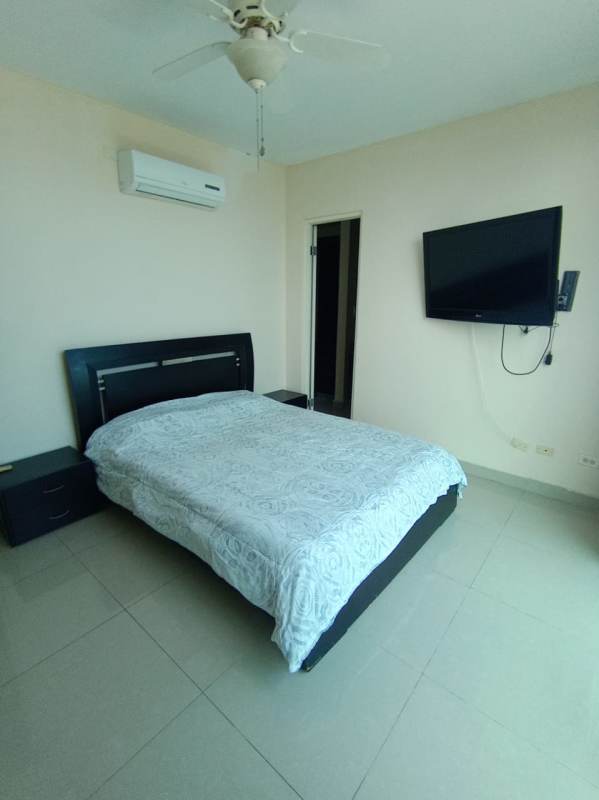 Secondary bedroom with city views in PH Marina Plaza Bella Vista Panama