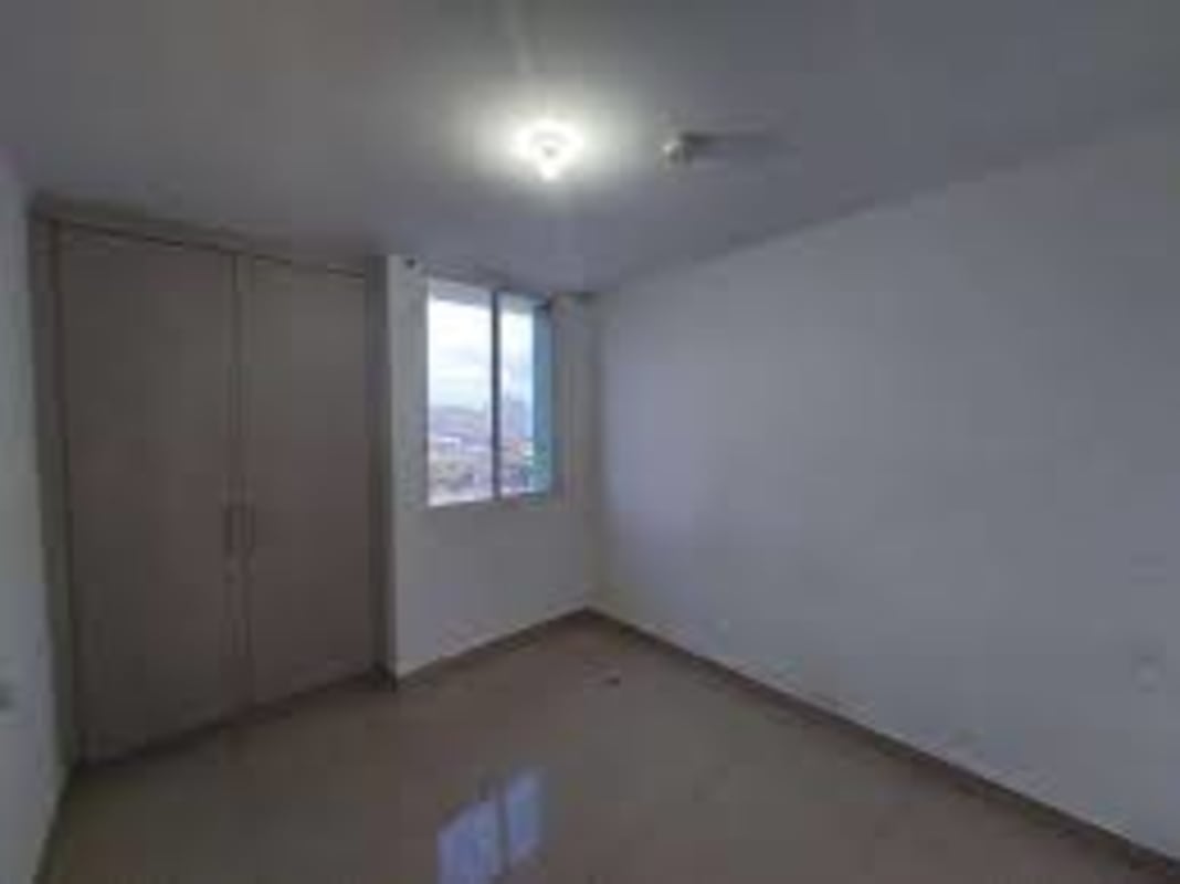 Spacious 2BR House with Terrace & Garage in Chanis