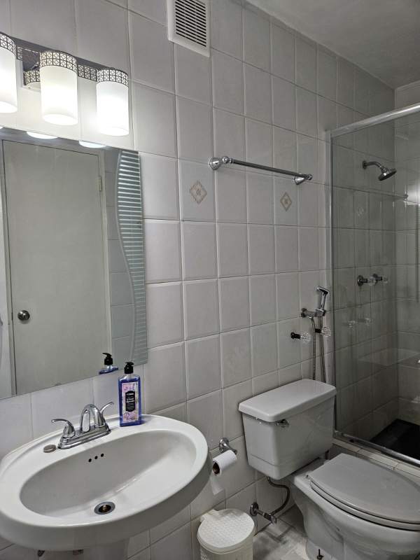 Kitchen with granite countertops, built-in appliances, ceramic floor, PH Marbella Tower Marbella Panama