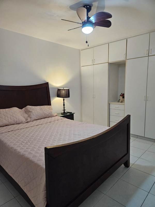 Minimalist bedroom with ceiling fan, white floor, view window PH Marbella Tower Panama