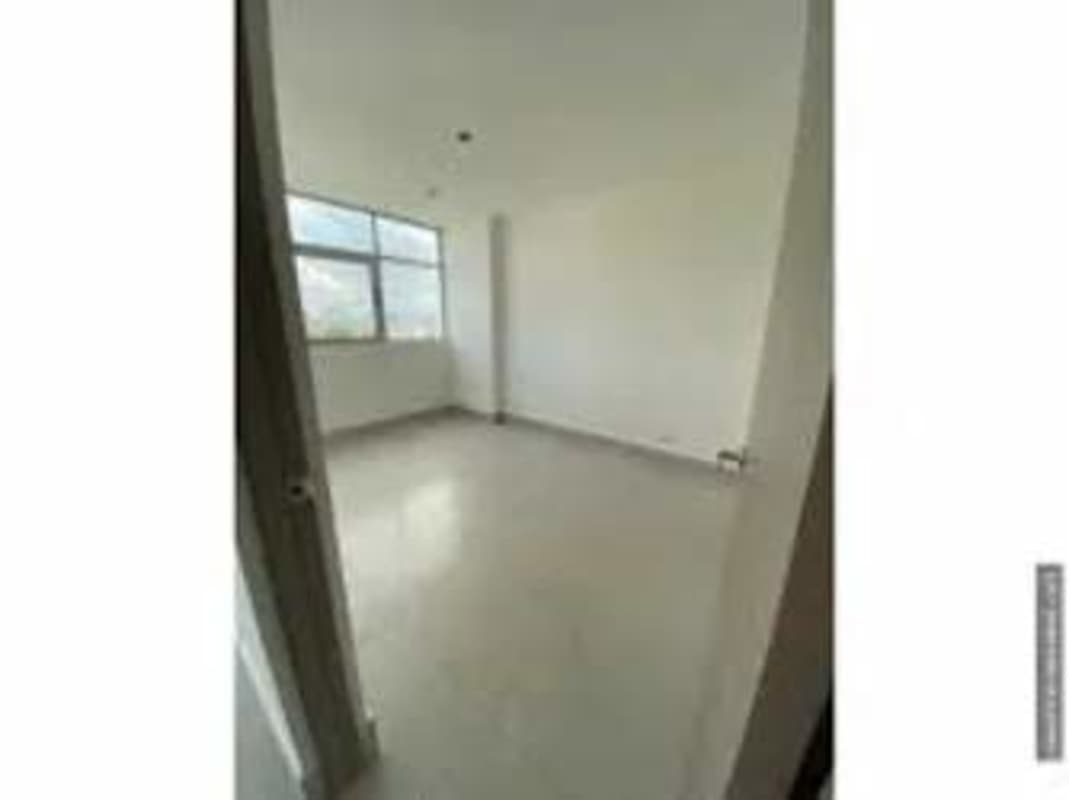 Bright bedroom with window, neutral colors and tile floors in PH Metropolitan Park Panama