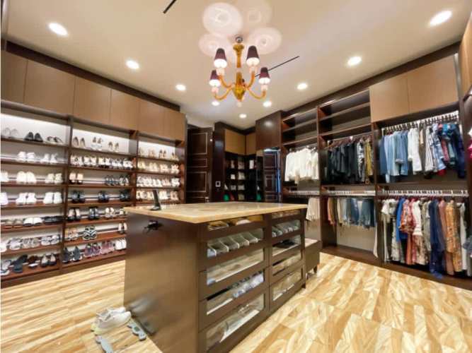 Modern luxury bathroom with marble finishes and walk-in shower PH Q Tower Panama