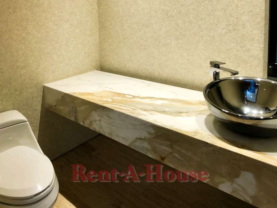 Luxury bathroom with double sinks, marble countertop and glass shower enclosure in PH Marea II Costa del Este