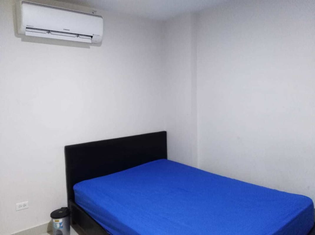 Panoramic rooftop swimming pool and sun deck with city skyline views at PH Vista Hermosa Panama