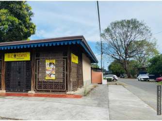 Backyard with white outbuilding, utility area, clothesline, and plants in Doleguita David Panama
