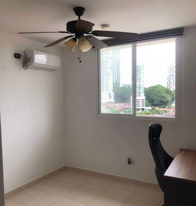 Bedroom with office desk, AC, fan, city view PH Hato Tower Panama